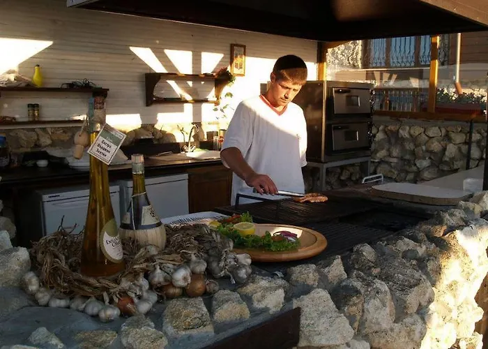 Victoria 3* Νεσέμπαρ