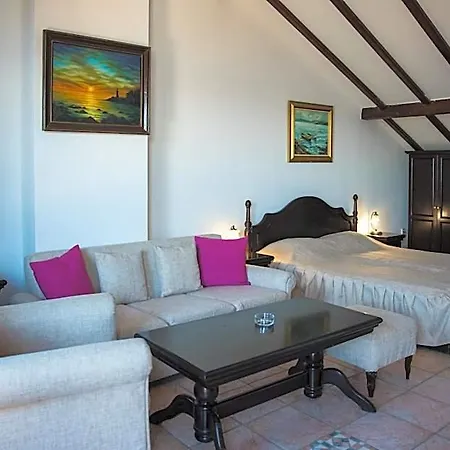 Victoria Hotel 3*